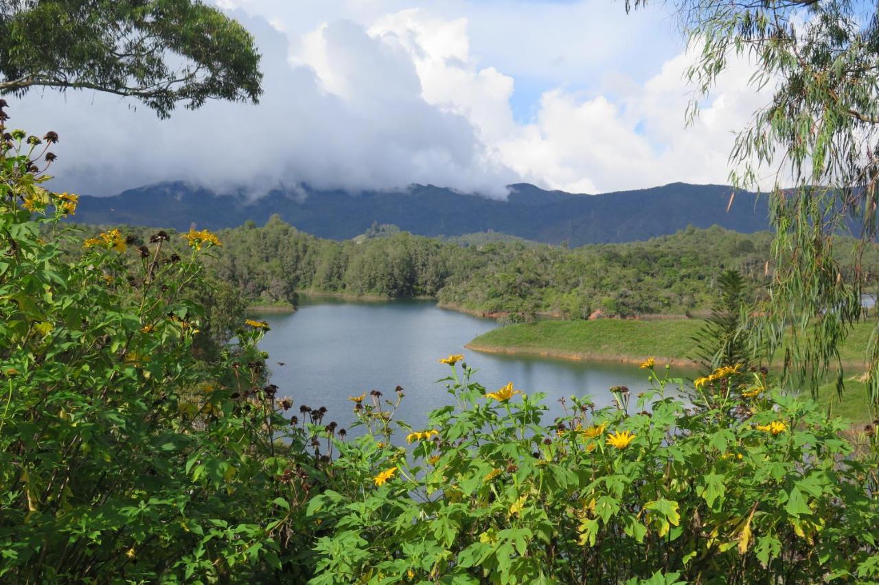 Ecolodge Bahia Del Penon Guatapé Buitenkant foto